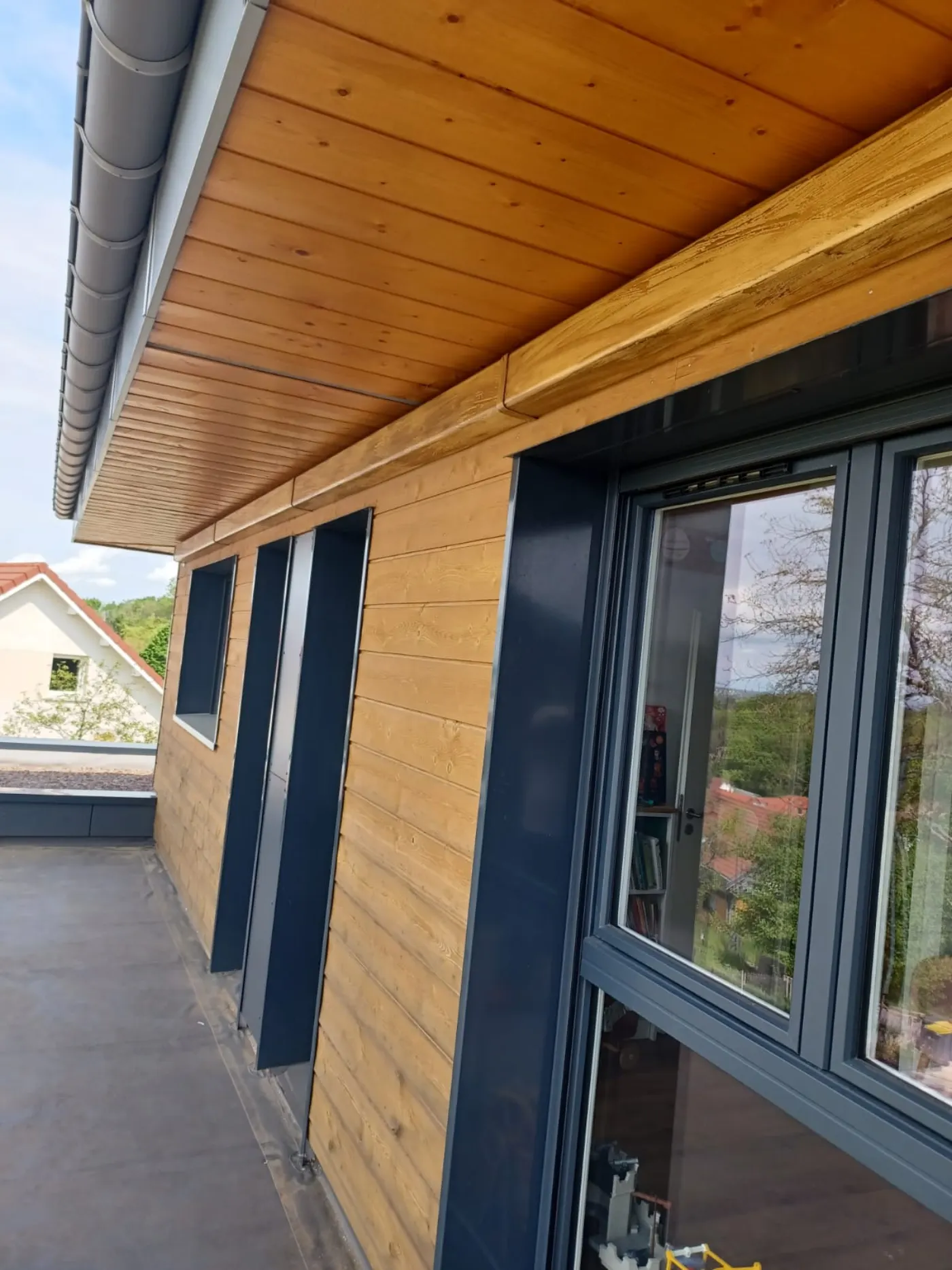Vue d'ensemble d'un chalet en ossature bois équipé après intervention